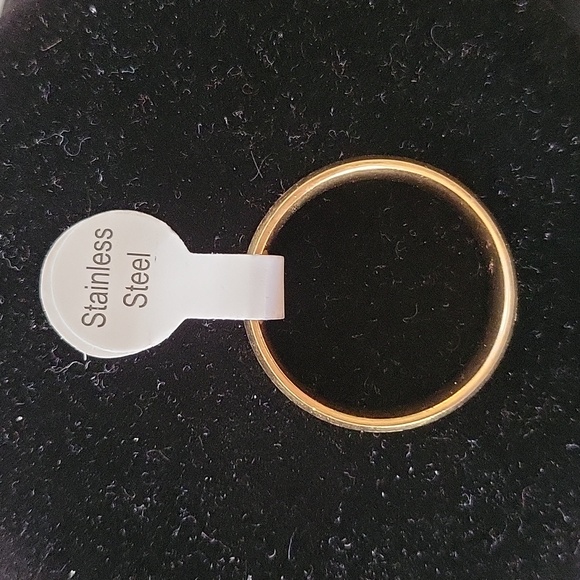 NWOT Brushed Goldtone Stainless Steel Ring - Picture 3 of 3